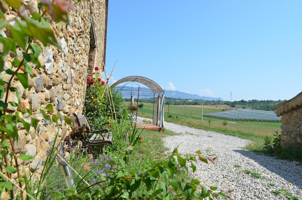 Les Gites D'Eliane Laragne-Monteglin Exterior photo