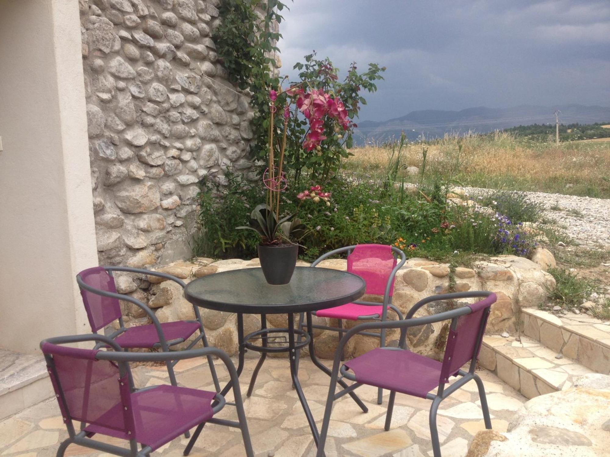 Les Gites D'Eliane Laragne-Monteglin Exterior photo